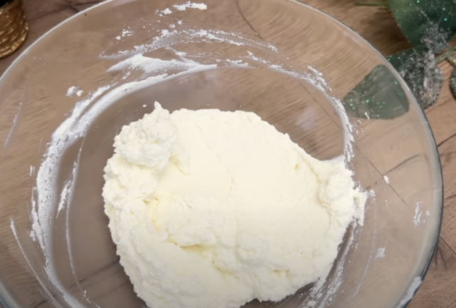 крема сирене в купа