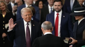 Тръмп подкара златния век: Край на войните и US знаме на Марс