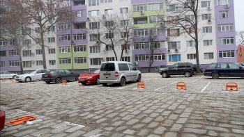 След тройното поскъпване на скобите пред блока: Десетки се отказват, двойно повече бързат да ги вземат