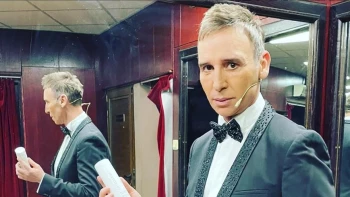 Спектакъл на Виктор Калев събра 11 530 лева в помощ на болно дете в Златоград