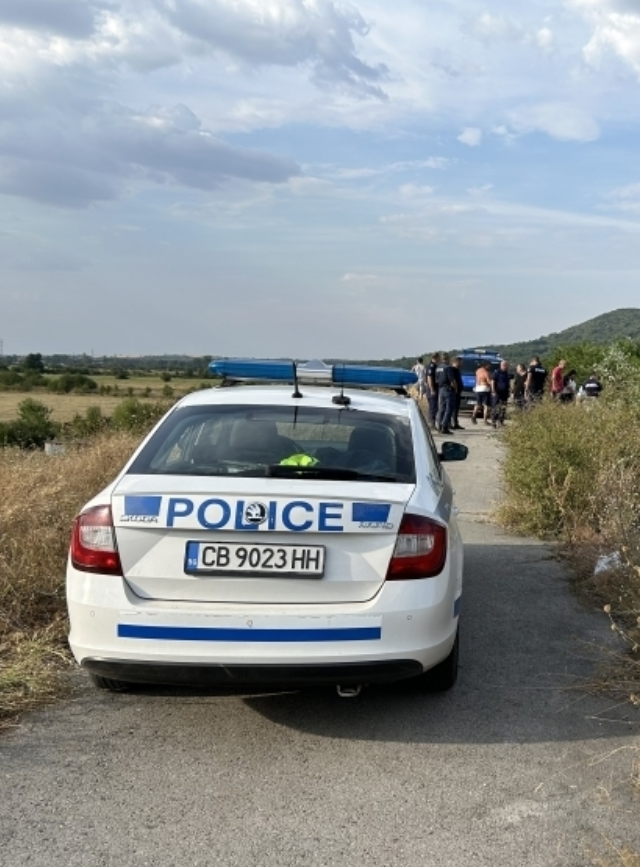 Извънредно! Намериха труп край язовир във наше село, полицията блокира целия район