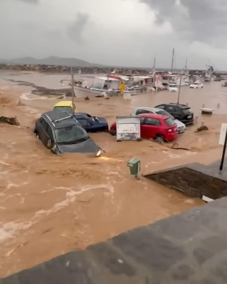 Апокалипсисът дойде и в Румъния, водата погълна цял голям град СНИМКИ