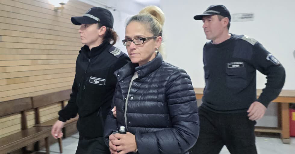 Вицепрезидентът Илияна Йотова помилва Десислава Иванчева - Vijti.com