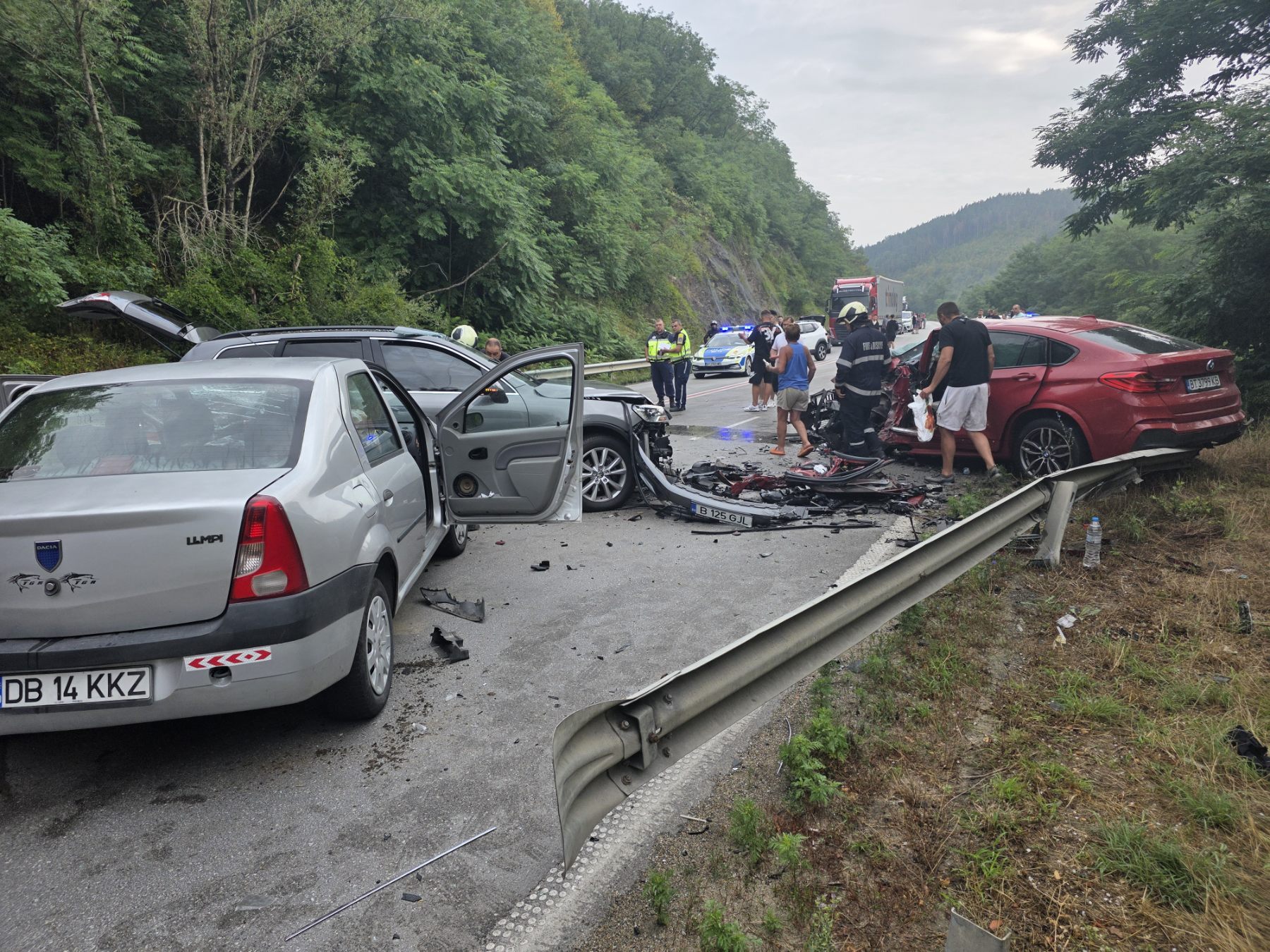 Верижна катастрофа на „Хаинбоаз”, има 10 пострадали, сред които и деца (СНИМКИ) - Vijti.com