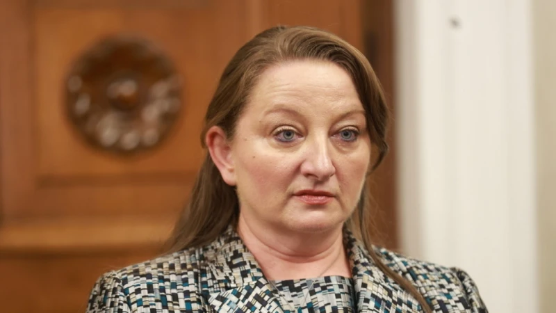 Екшън след срещата ГЕРБ-КНСБ! Истерична жена нападна Сачева и…