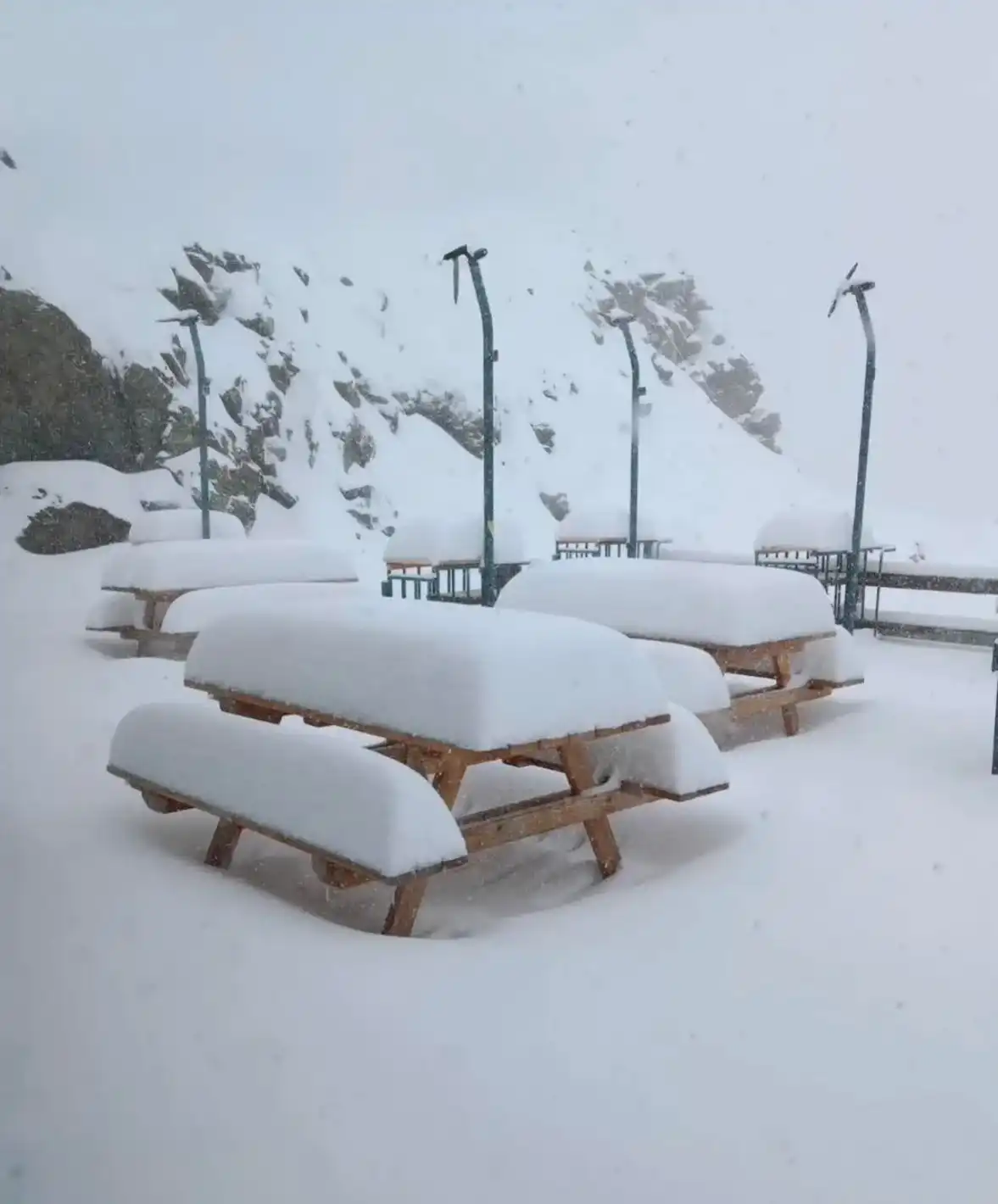 Неочаквана зuмна приказка: 50 см сняг нaтрупа на..