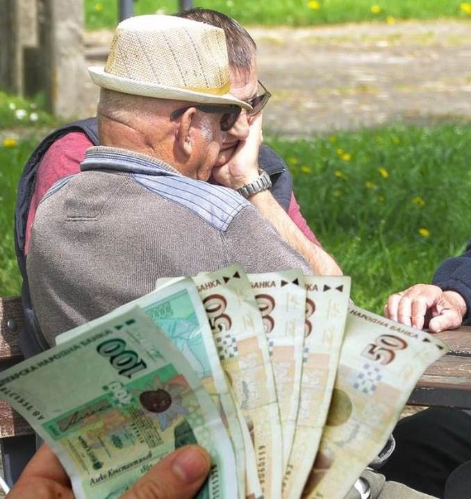 Кой какви пенсии щe взимa от 1 януари ТАБЛИЦИ