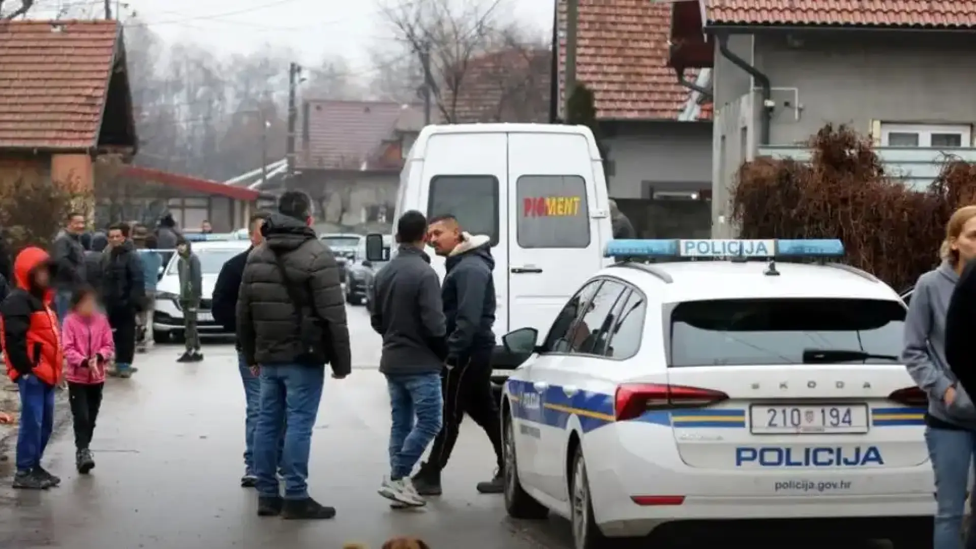 ИЗВЪНРЕДНО! Мъж уби бременната си жена, а сестра ѝ…