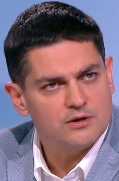 Извънредно! Радостин Василев взриви ефира: Йотова и Радев са…