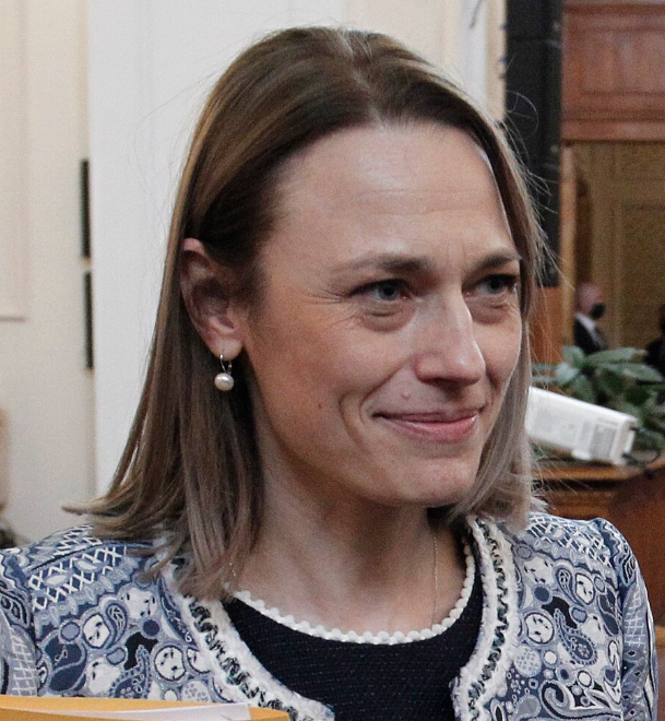 ИЗНЕНАДА: Ива Митева аут от листата на Радев заради..