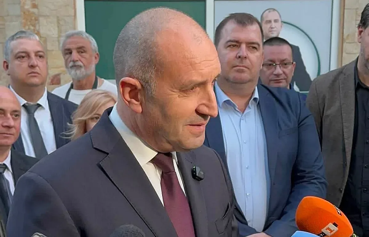 Топ социолог каза съдбата на Румен Радев