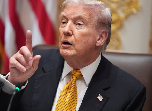 Случи се преди минути! Тръмп излезе и..