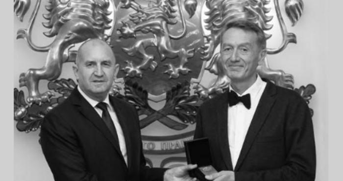 Поклон! Радев с тъжни думи във Фейсбук: Отиде си един наистина голям човек