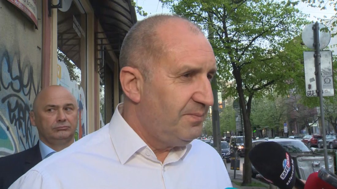 Всички гледат към Радев след като поиска оставките на…