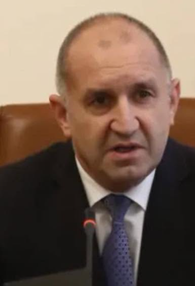 Извънредно! Радев е категоричен, слага край на това безобразие.Вижте повече..