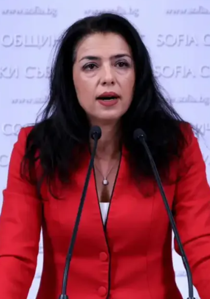 ДАА! Ваня Григорова се пусна по бански от плажа Снимка