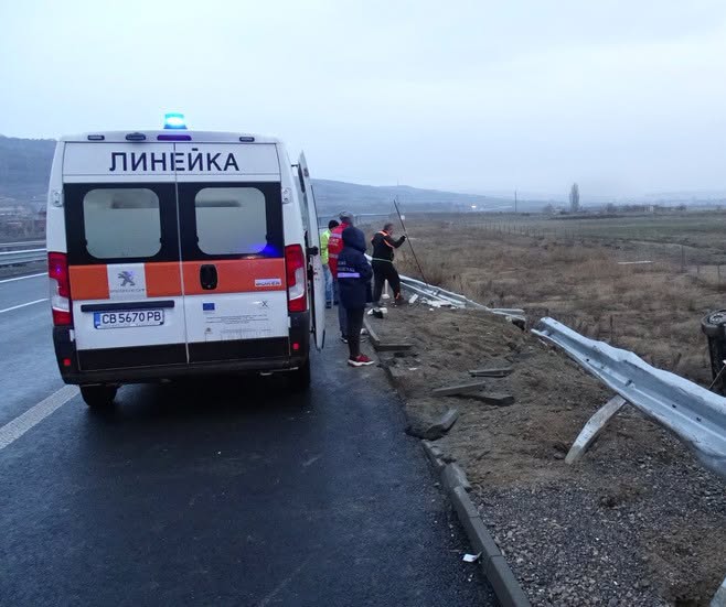 Кошмарът се повтаря! Втори тир навлезе в насрещното, разкъсвайки мантинелата – този път на АМ Струма. Има..