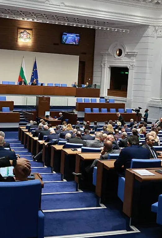 Вдигат пенсиите. Парламентът с ключово решение
