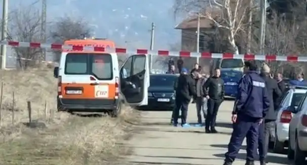 Извънредно! Трето жестоко убийство, отцепиха целия район във…