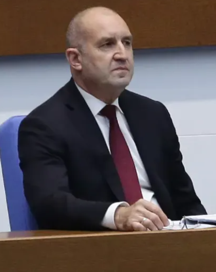 Радев иска оставките на четирима министри, това са..