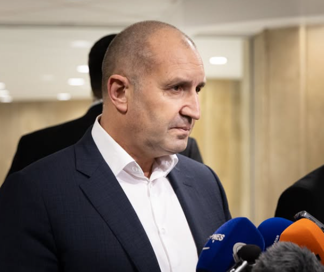 Радев се разгневи и излезе пред народа и каза
